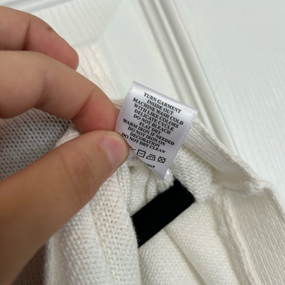 women’s sleeveless shawl - Picture 3 of 3